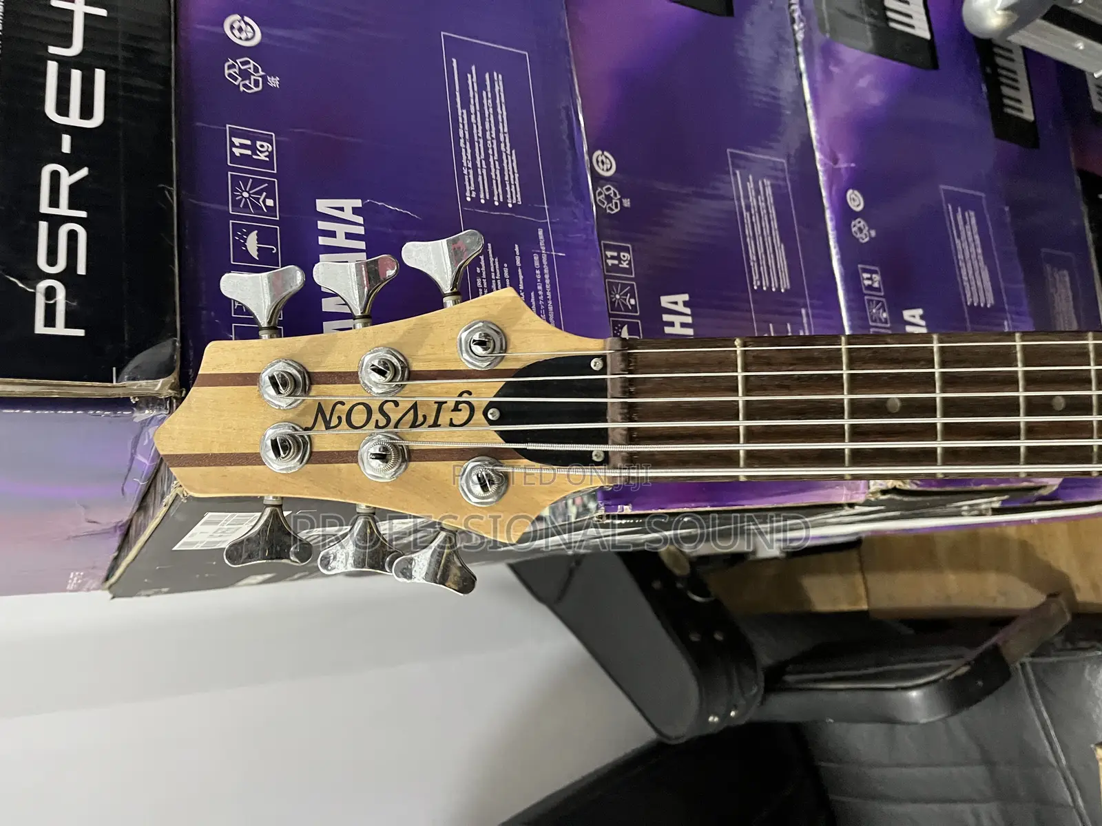 Givson Base Guitar