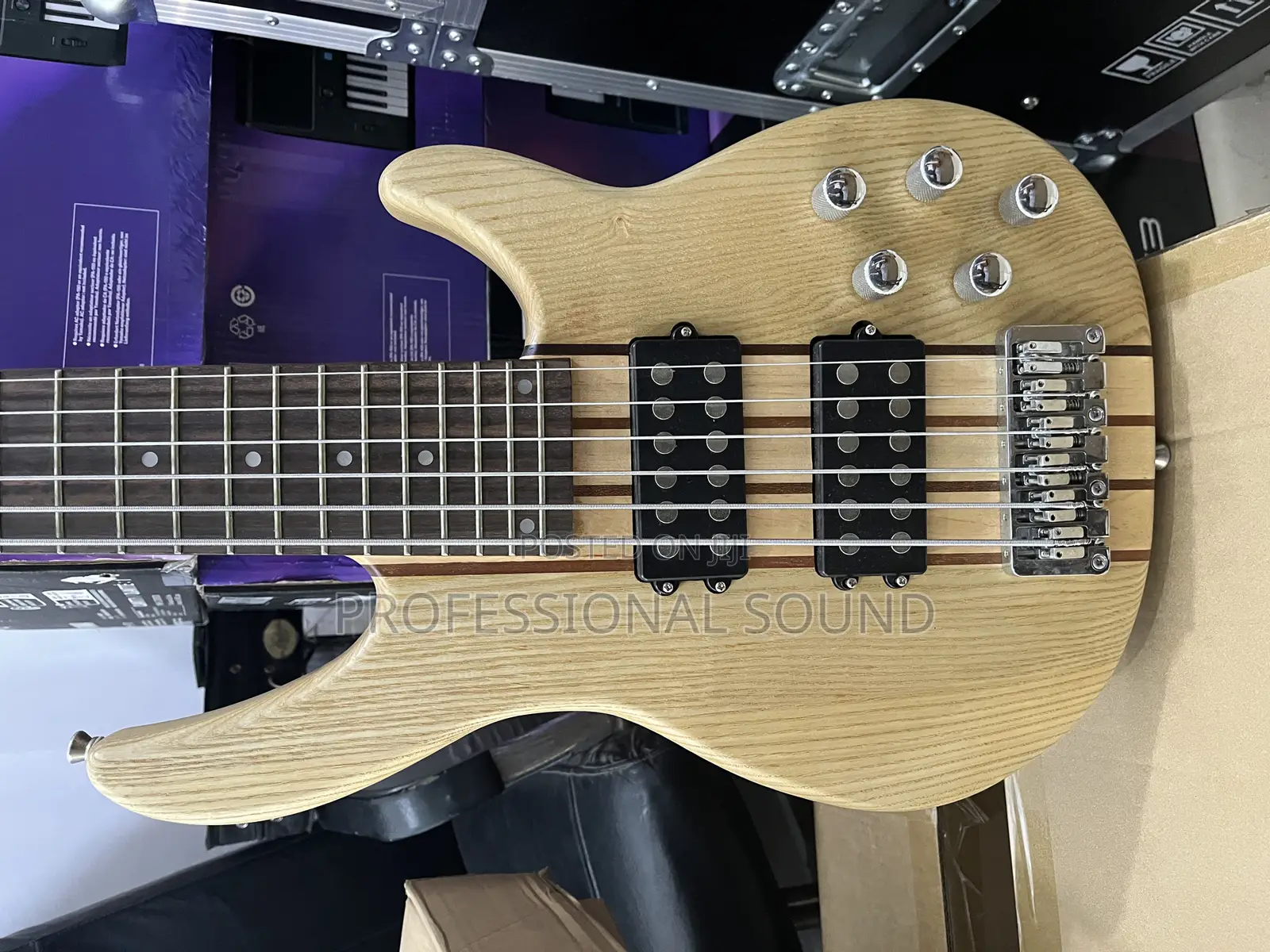 Givson Base Guitar