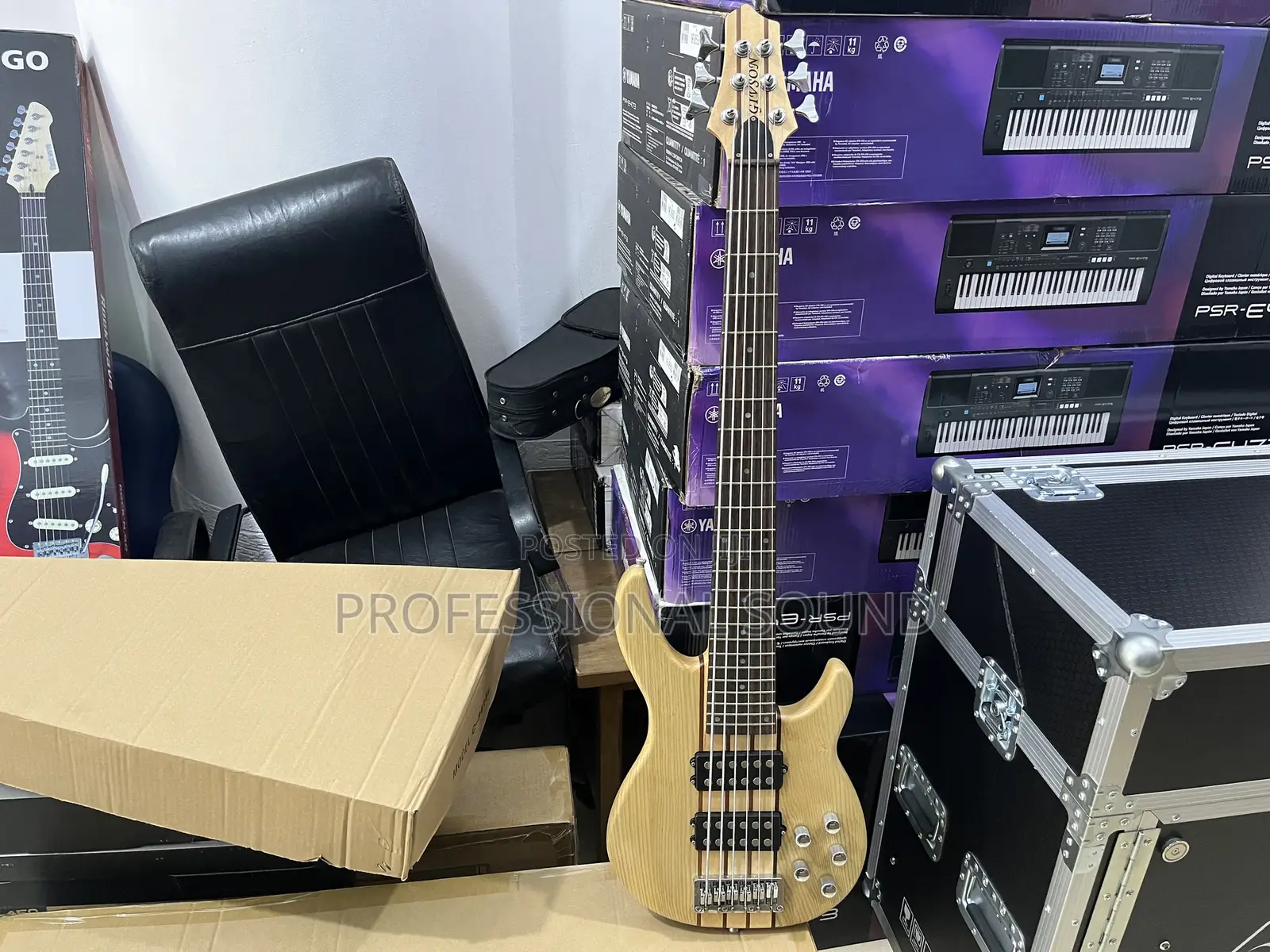 Givson Base Guitar