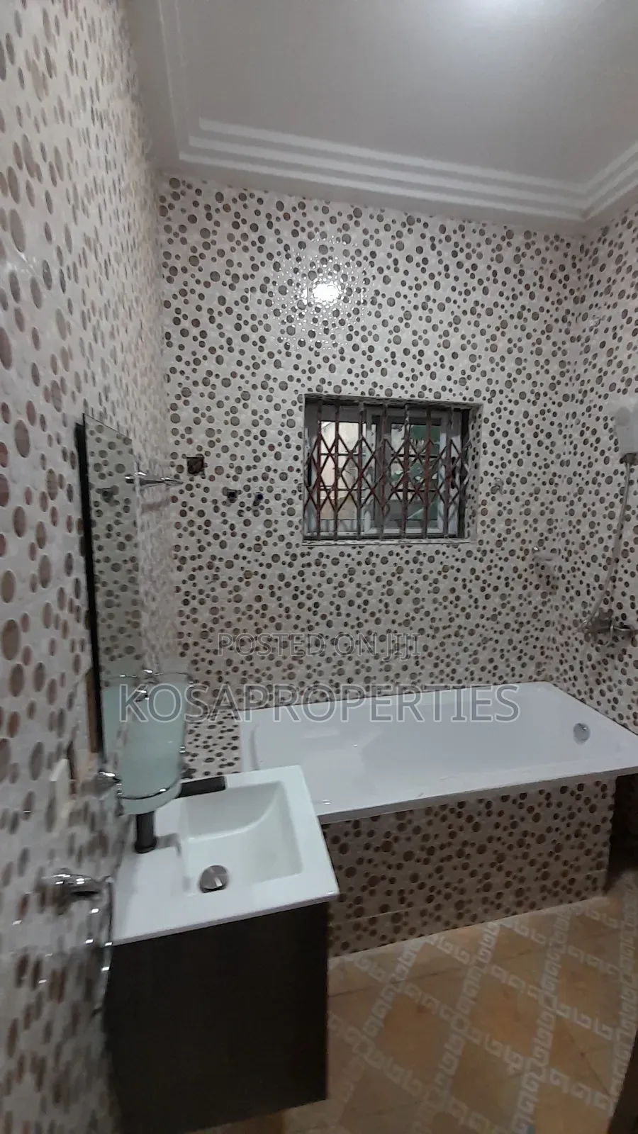 4bdrm Apartment in Adjiringanor, Adjiriganor for rent