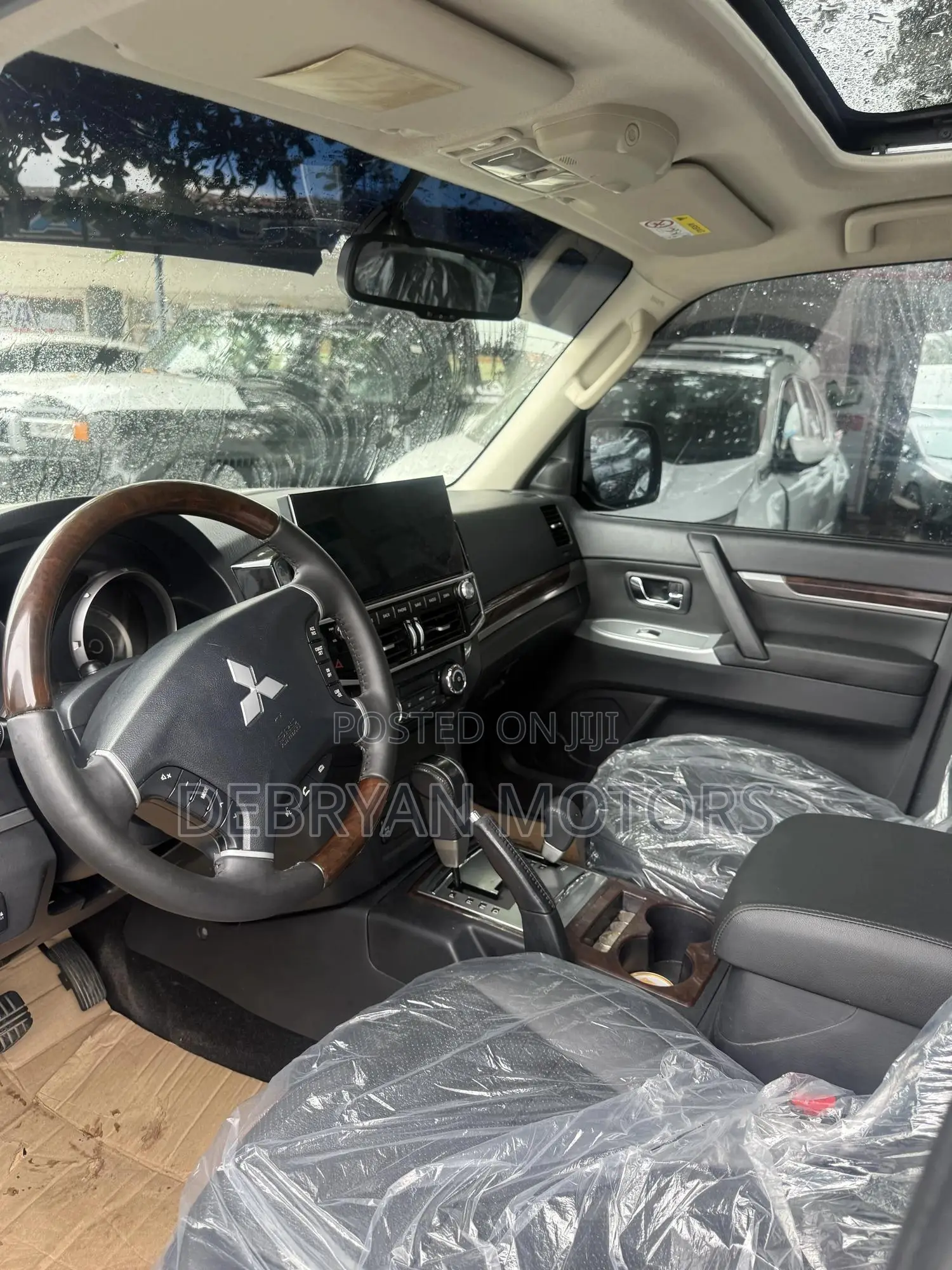 Mitsubishi Pajero 2015 White