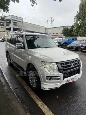 Mitsubishi Pajero 2015 White