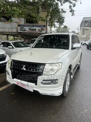 Mitsubishi Pajero 2015 White