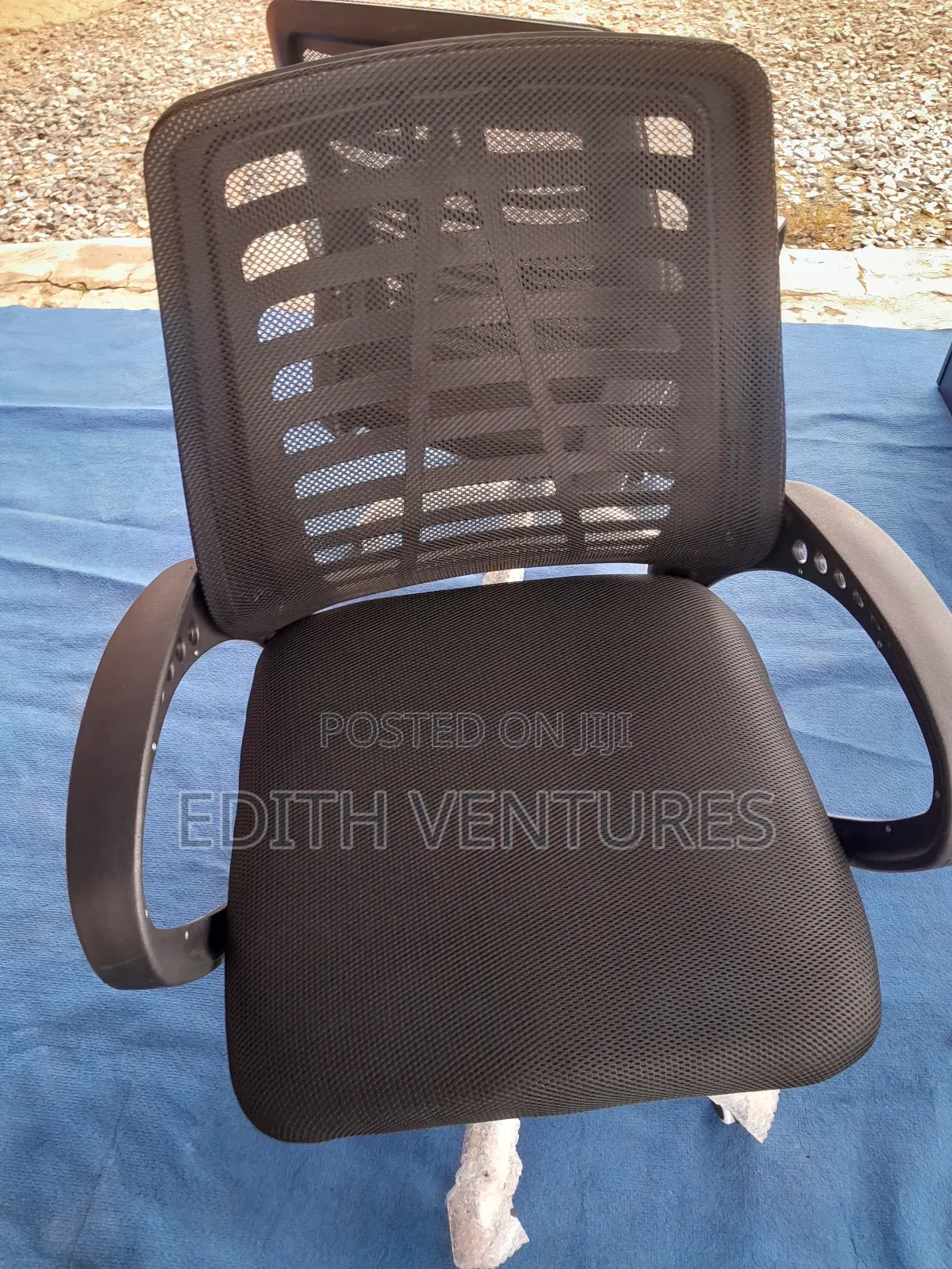 Compendious Chair