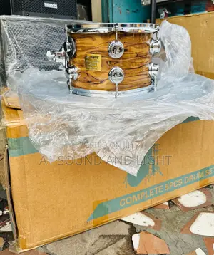 Tama Maple Custom 5 Pcs Drum Set With Competition Hardware
