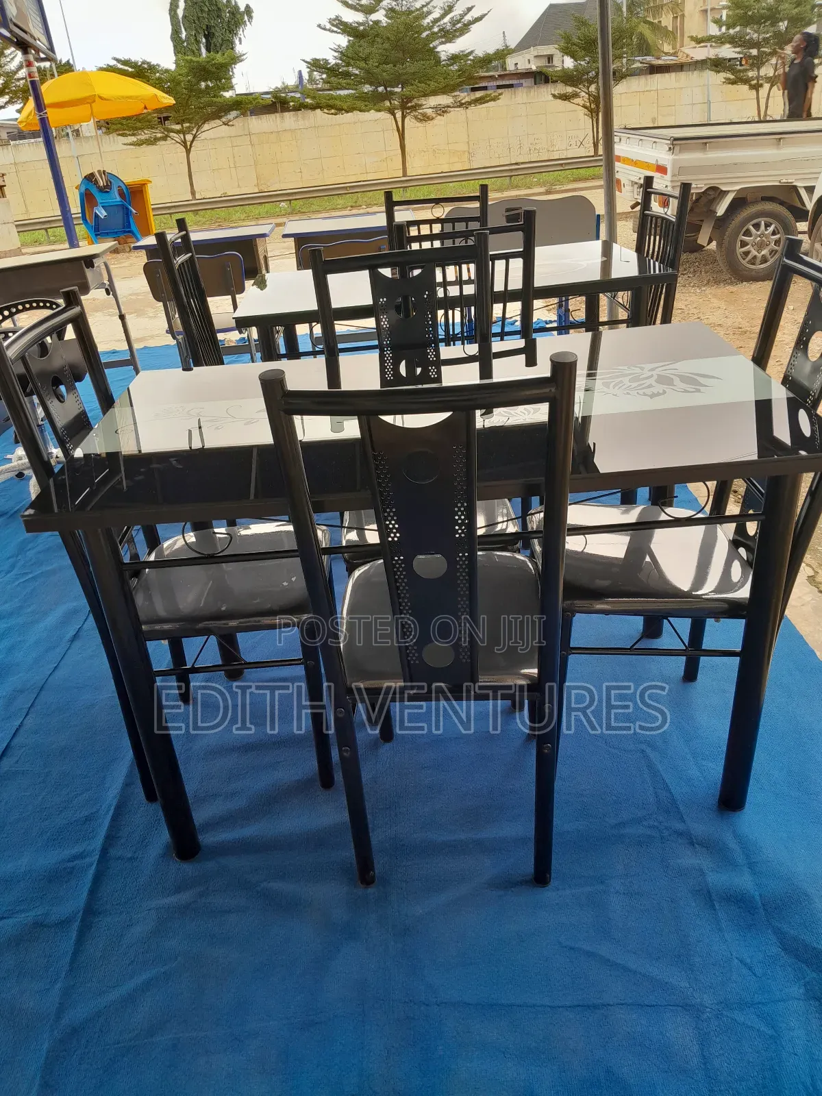 Coupling Dining Set