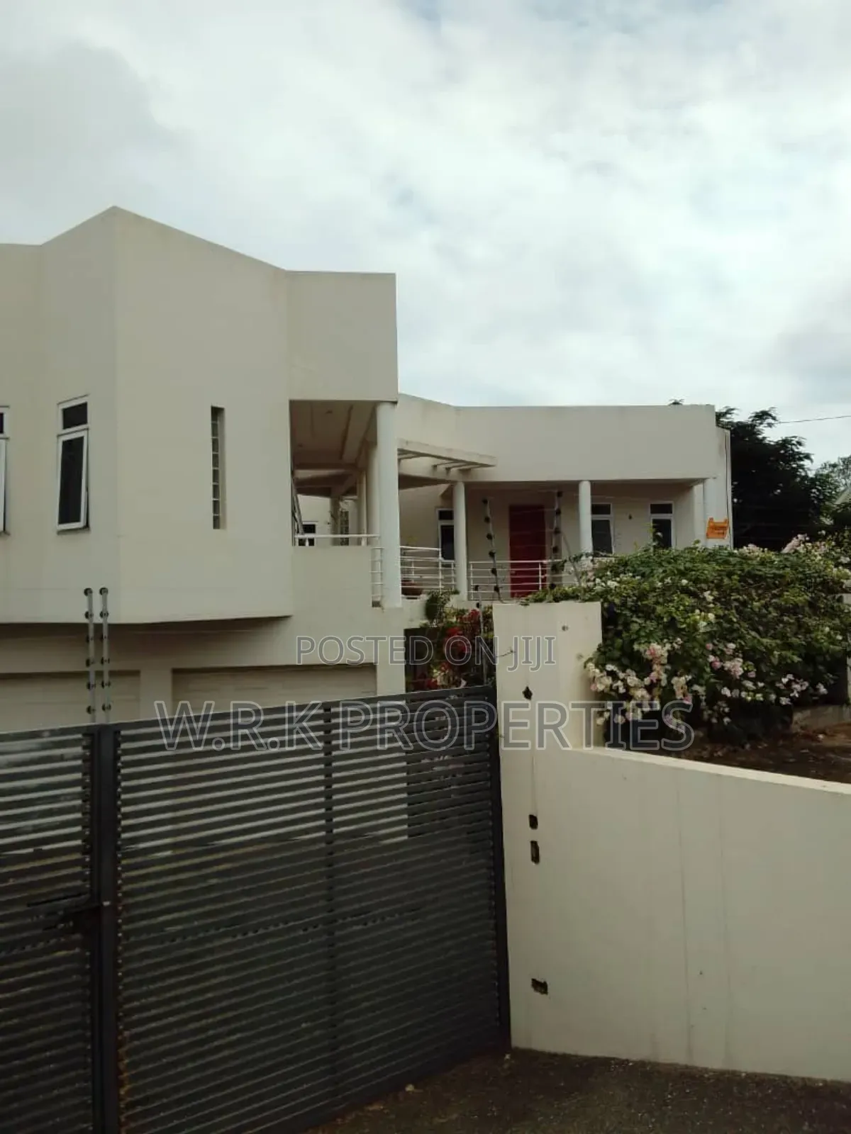 3bdrm Apartment in Mccarthy Hills, Accra Metropolitan for rent