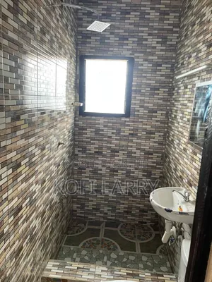 2bdrm Block of Flats in Joma Lapaz, Fan Milk for rent
