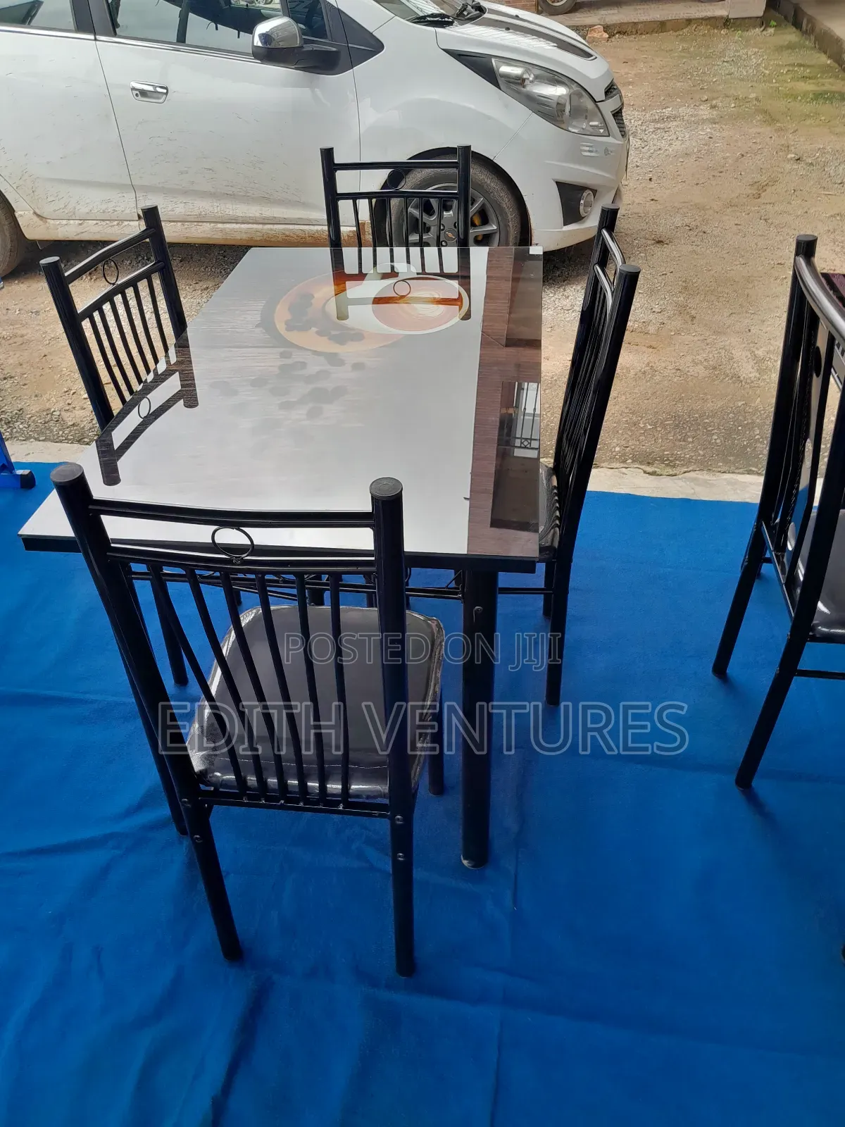 Drool Dining Set