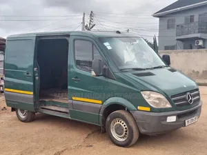 Mercedes-Benz Sprinter 2011 Green