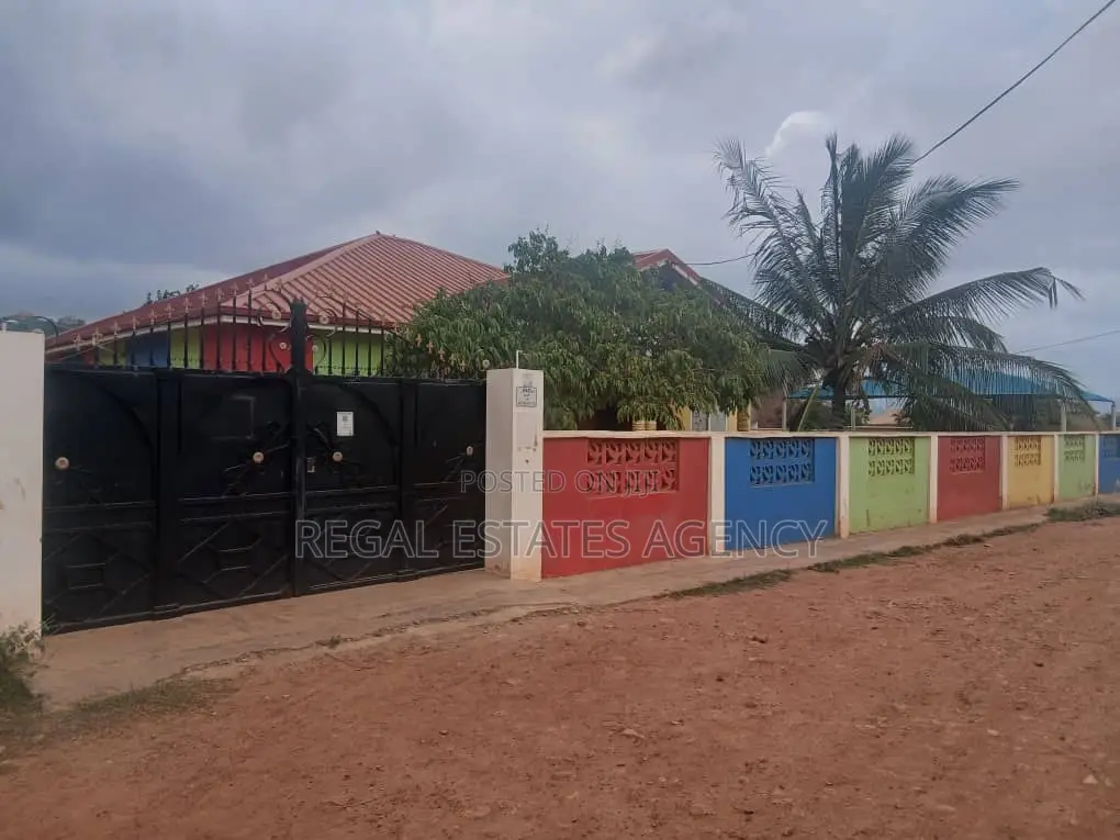 5bdrm House in Oyibi, Kas Valley Area for sale