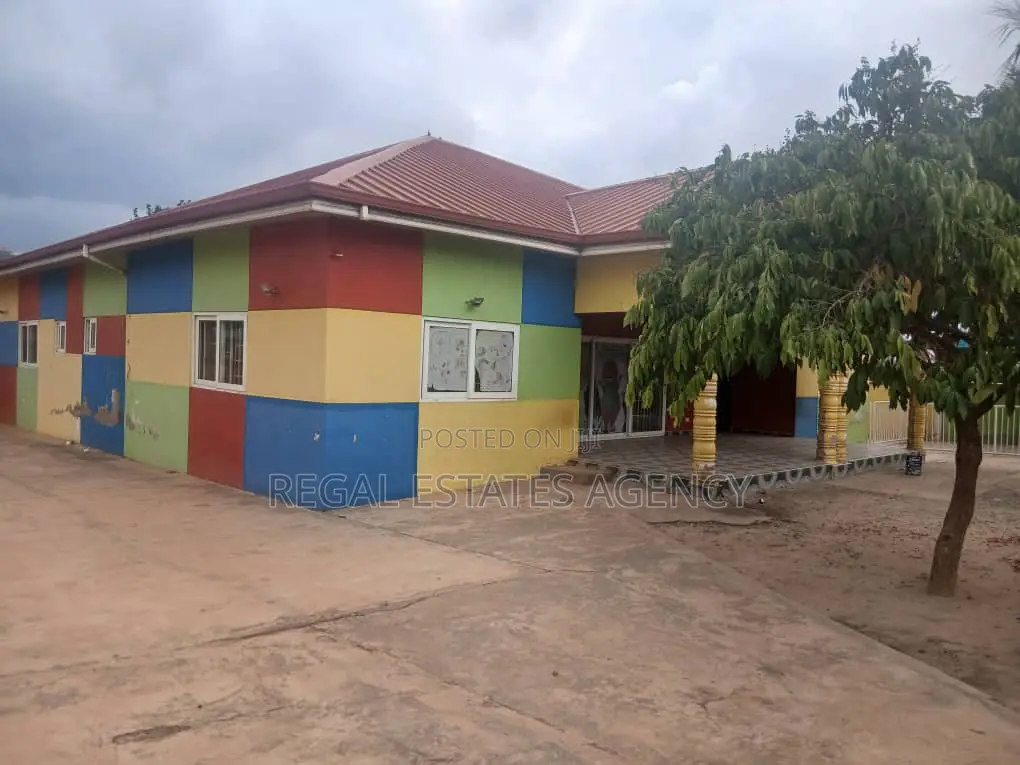 5bdrm House in Oyibi, Kas Valley Area for sale