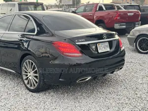 Mercedes-Benz C300 2016 Black