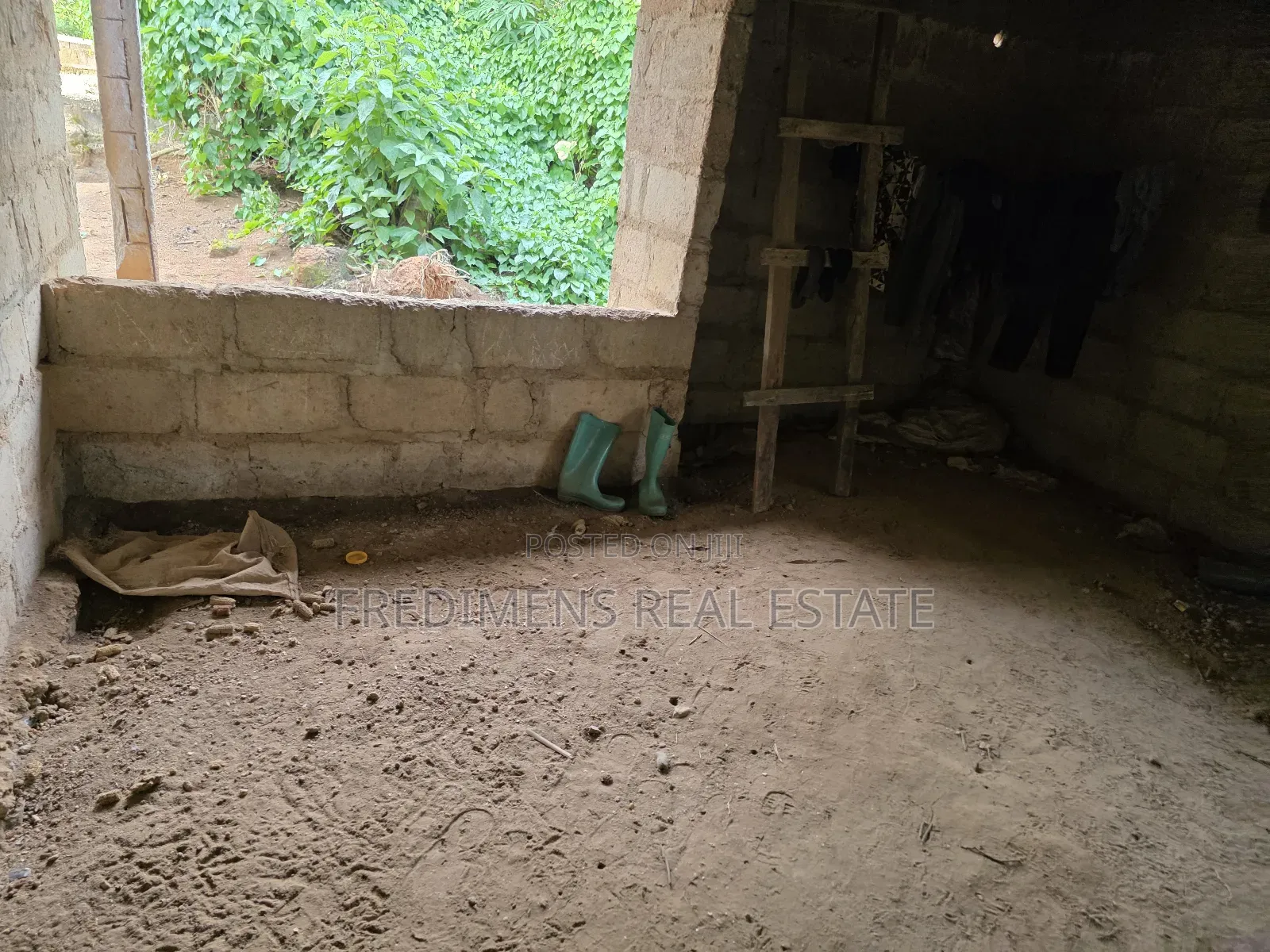 6bdrm House In Fredimens Real, Kwabre For Sale