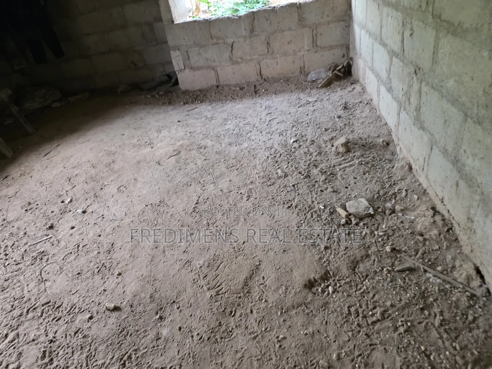 6bdrm House In Fredimens Real, Kwabre For Sale