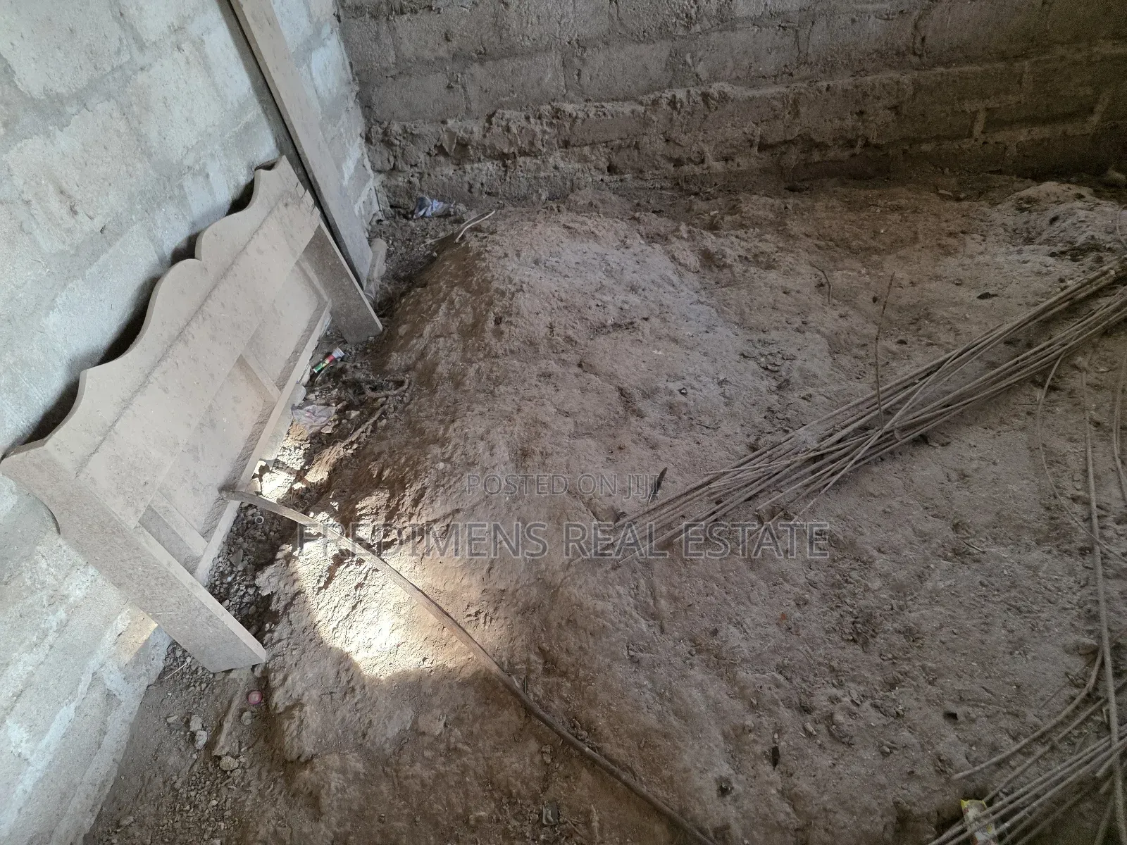 6bdrm House In Fredimens Real, Kwabre For Sale