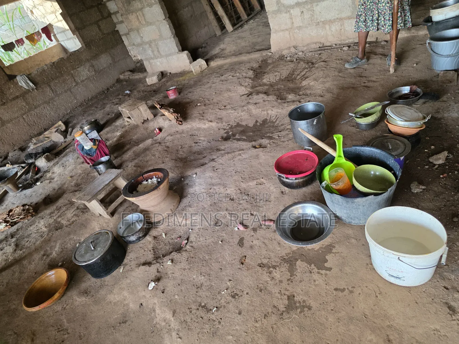 6bdrm House In Fredimens Real, Kwabre For Sale