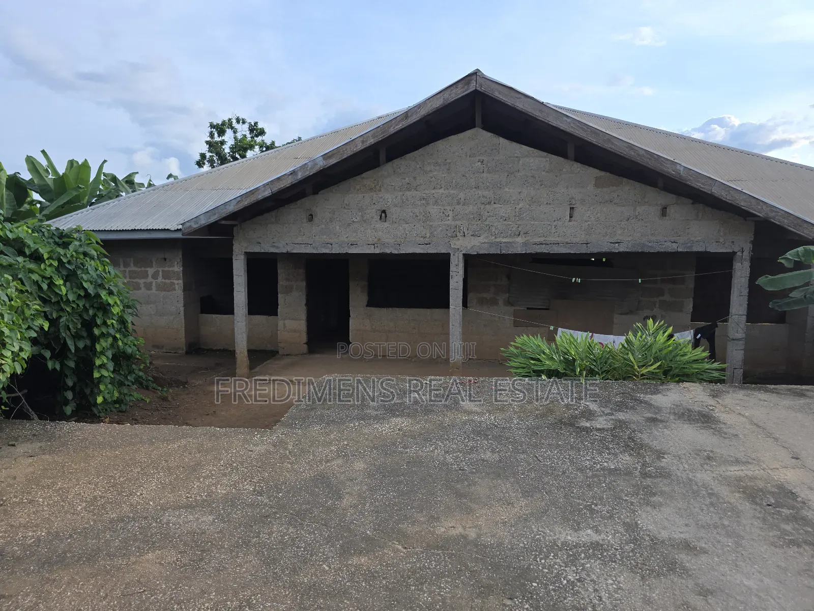 6bdrm House In Fredimens Real, Kwabre For Sale