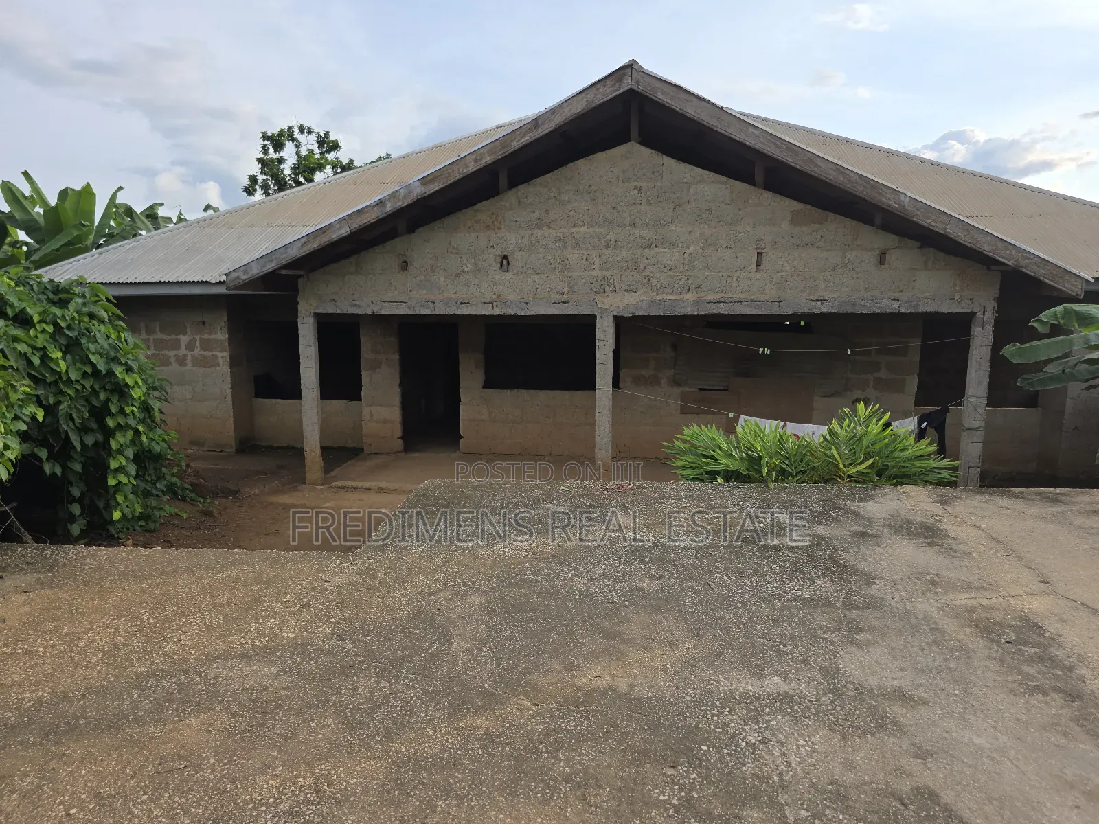 6bdrm House In Fredimens Real, Kwabre For Sale