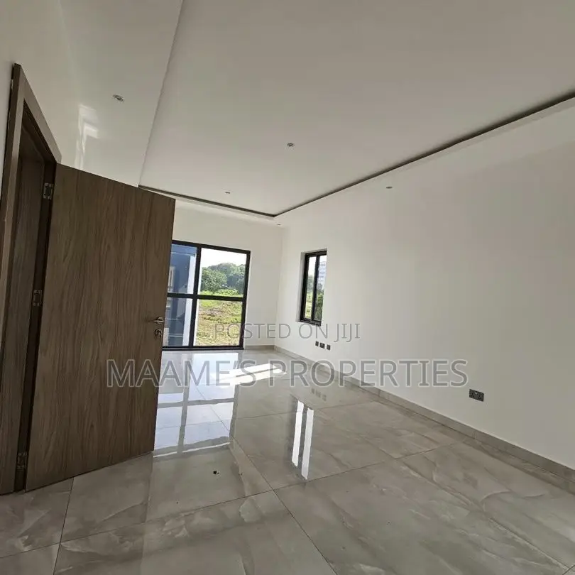 4bdrm Townhouse / Terrace in Cantonments for rent