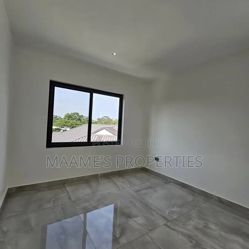 4bdrm Townhouse / Terrace in Cantonments for rent
