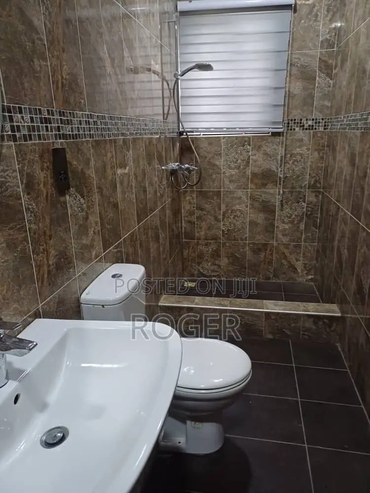 7bdrm House in Ofankor Barrier, Achimota for sale