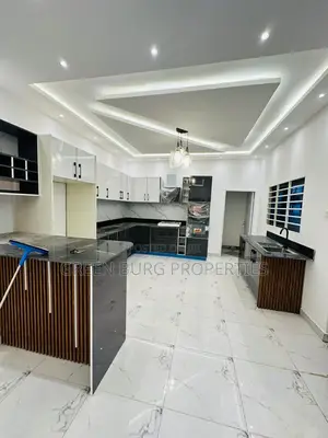 3bdrm House in Lake Side Estate for sale