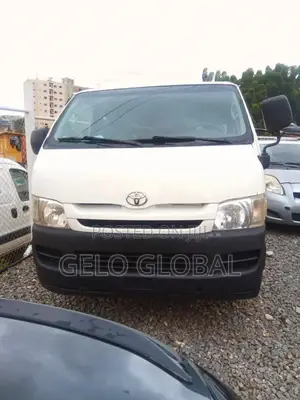 Toyota HiAce 2010 White