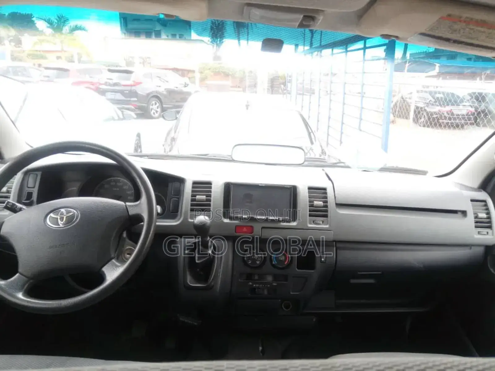 Toyota HiAce 2010 White