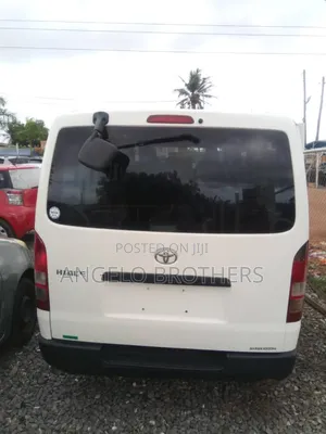 Toyota HiAce 2010 White