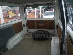 Toyota HiAce 2010 White