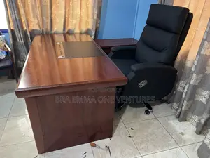 Executive L Tabe And Chair