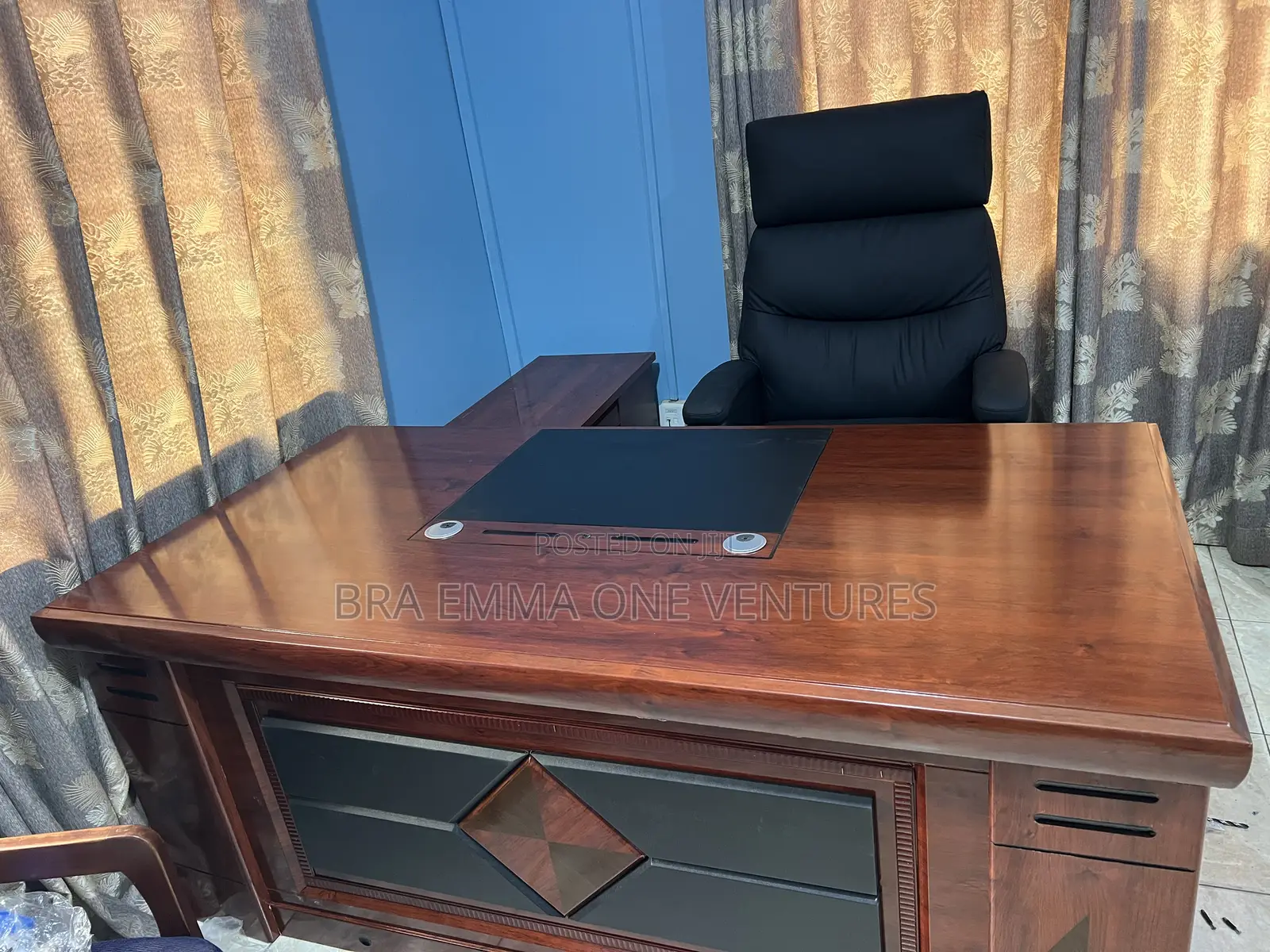 Executive L Tabe And Chair