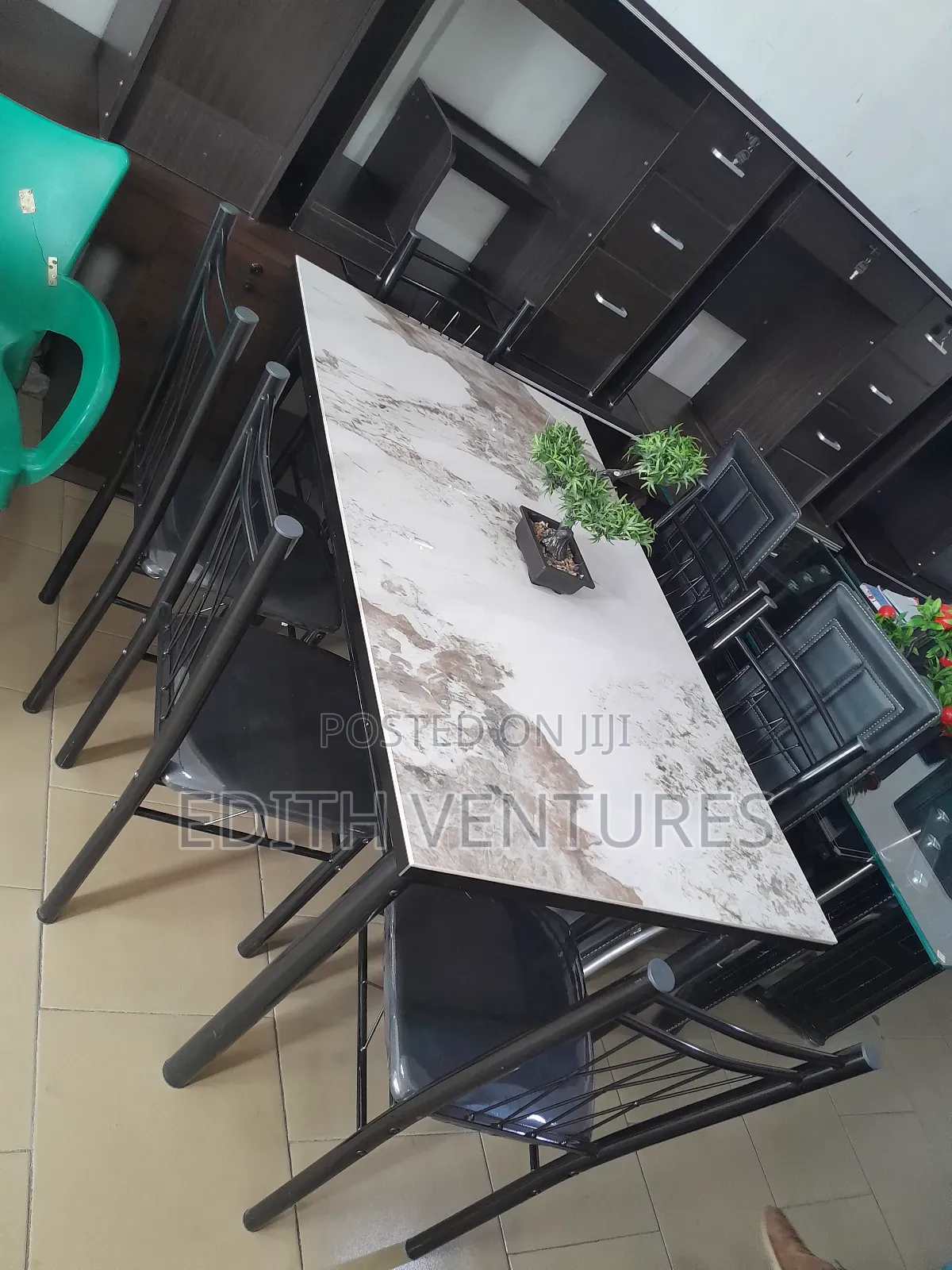 Standard Dining Table With Chairs