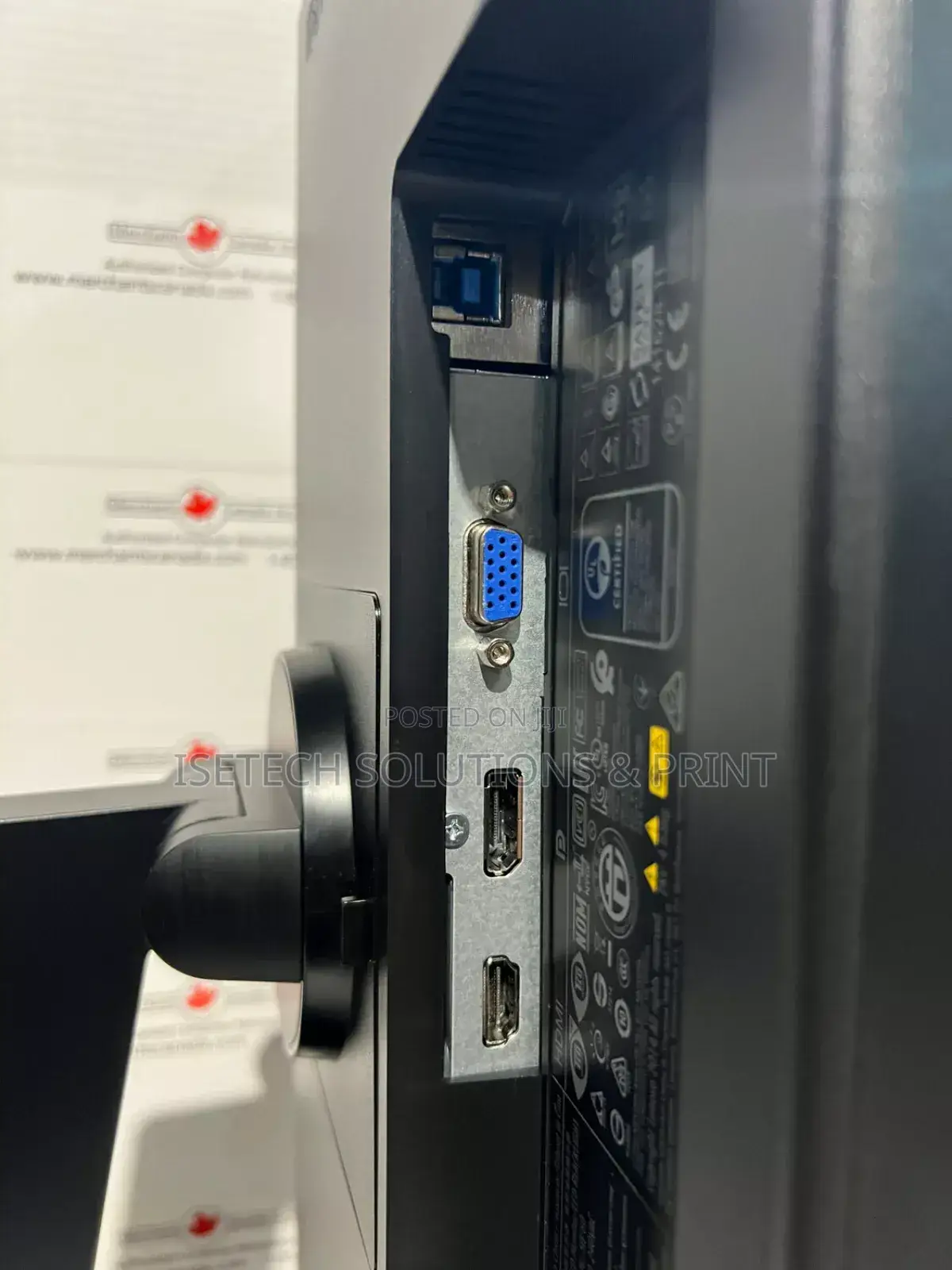 Lenovo 22inch FHD Vga, Hdmi Dp. Built-in Webcam, Speaker Microphone