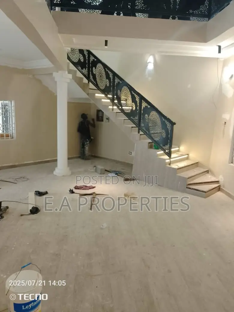 6bdrm House in E A Properties, Frafraha for rent