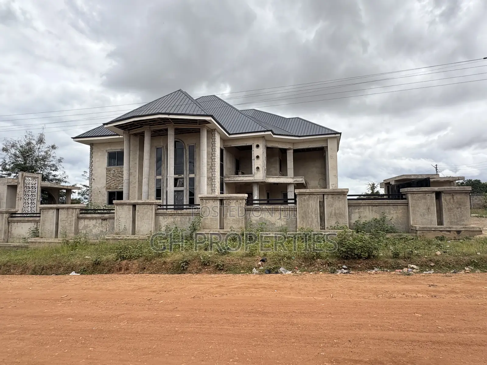 5bdrm House in Apaaso, Kumasi Metropolitan for sale