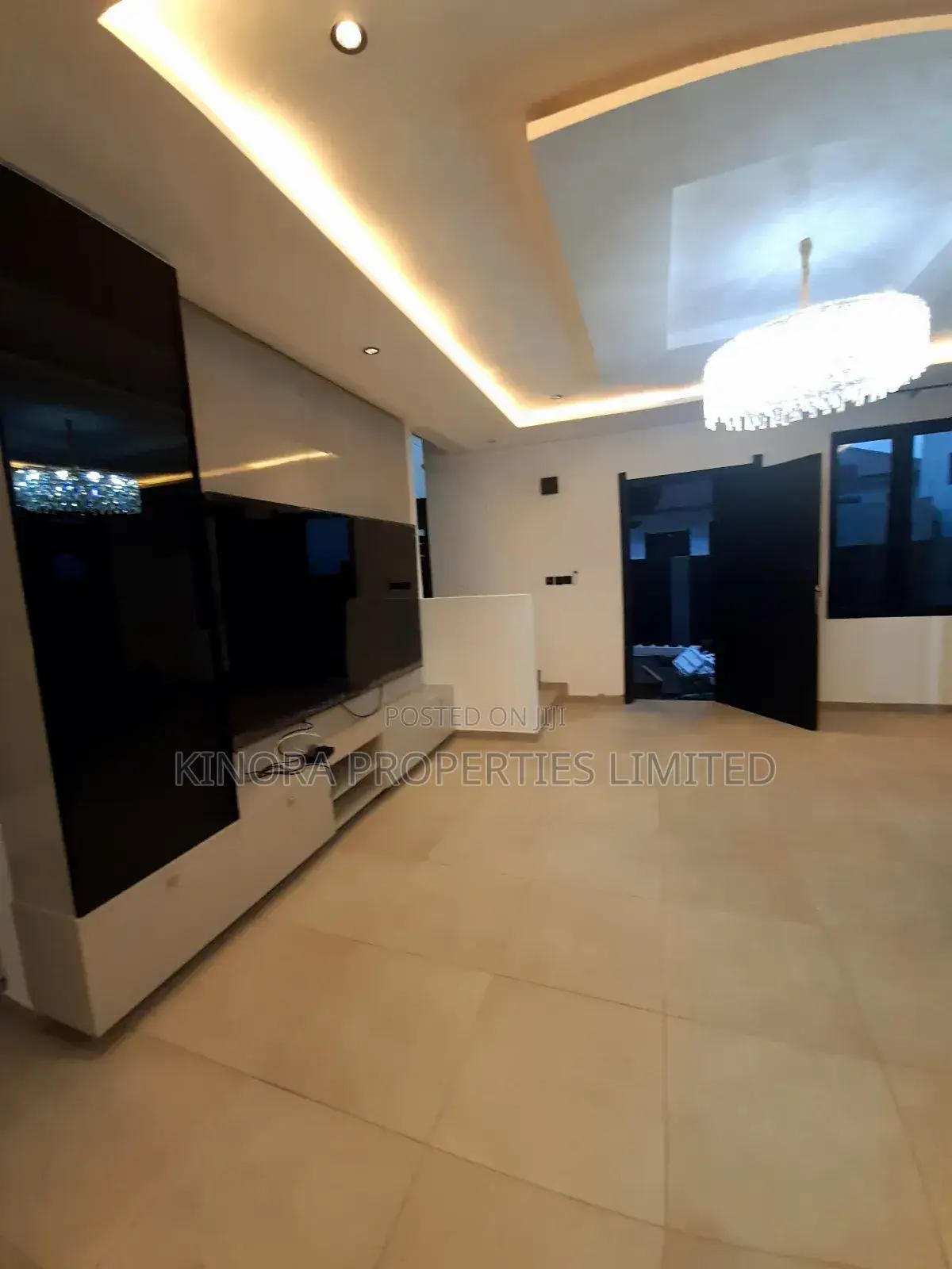 4bdrm Duplex in Westland for rent