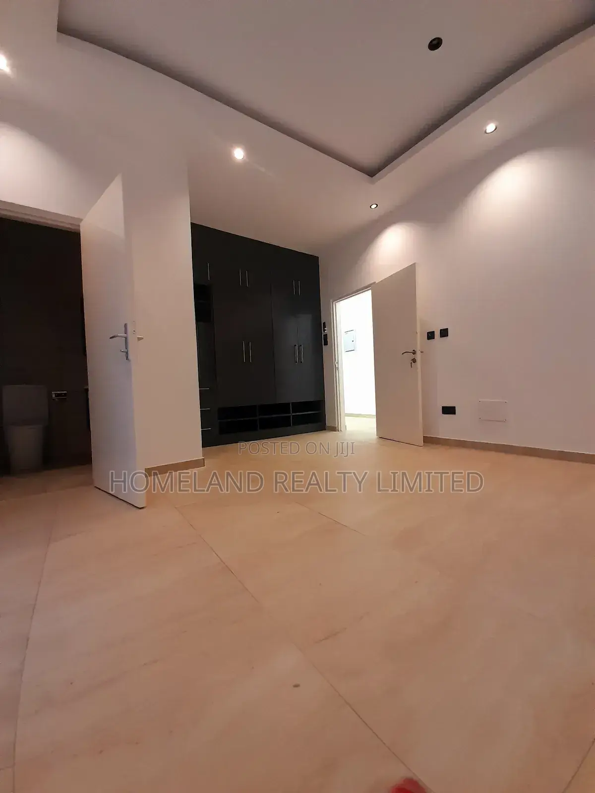 4bdrm Duplex in Westland for rent