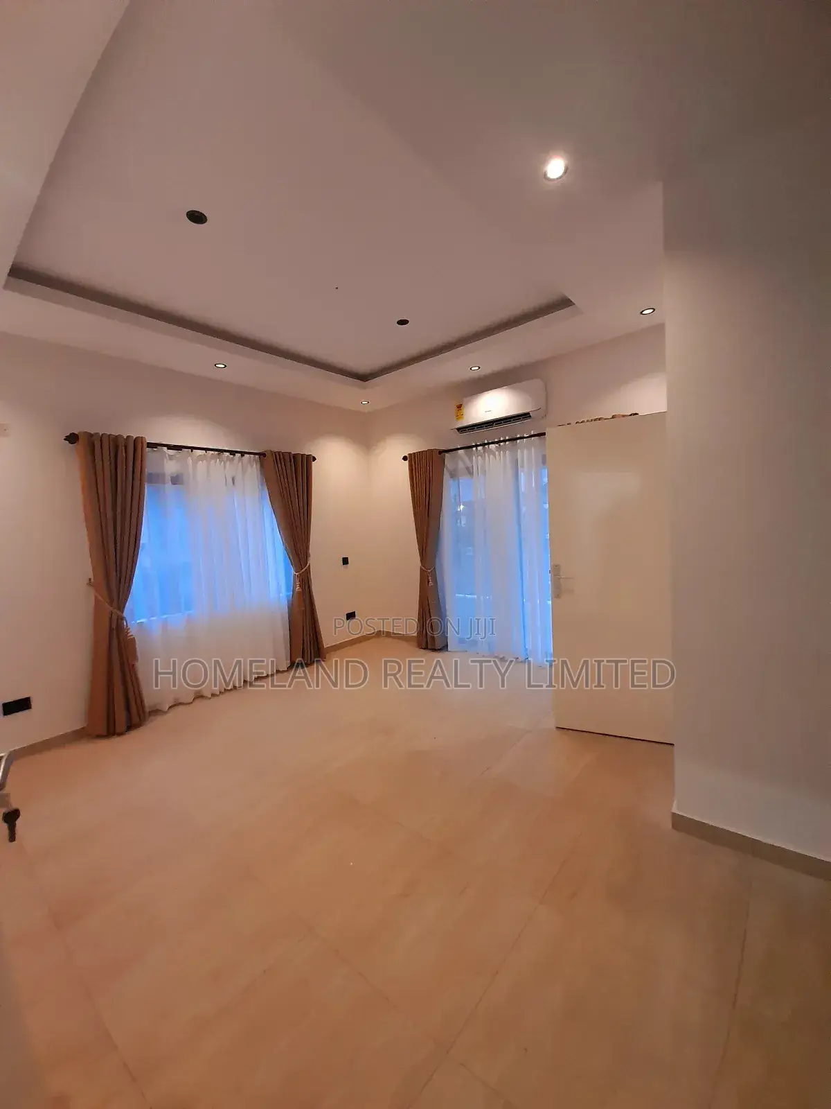 4bdrm Duplex in Westland for rent