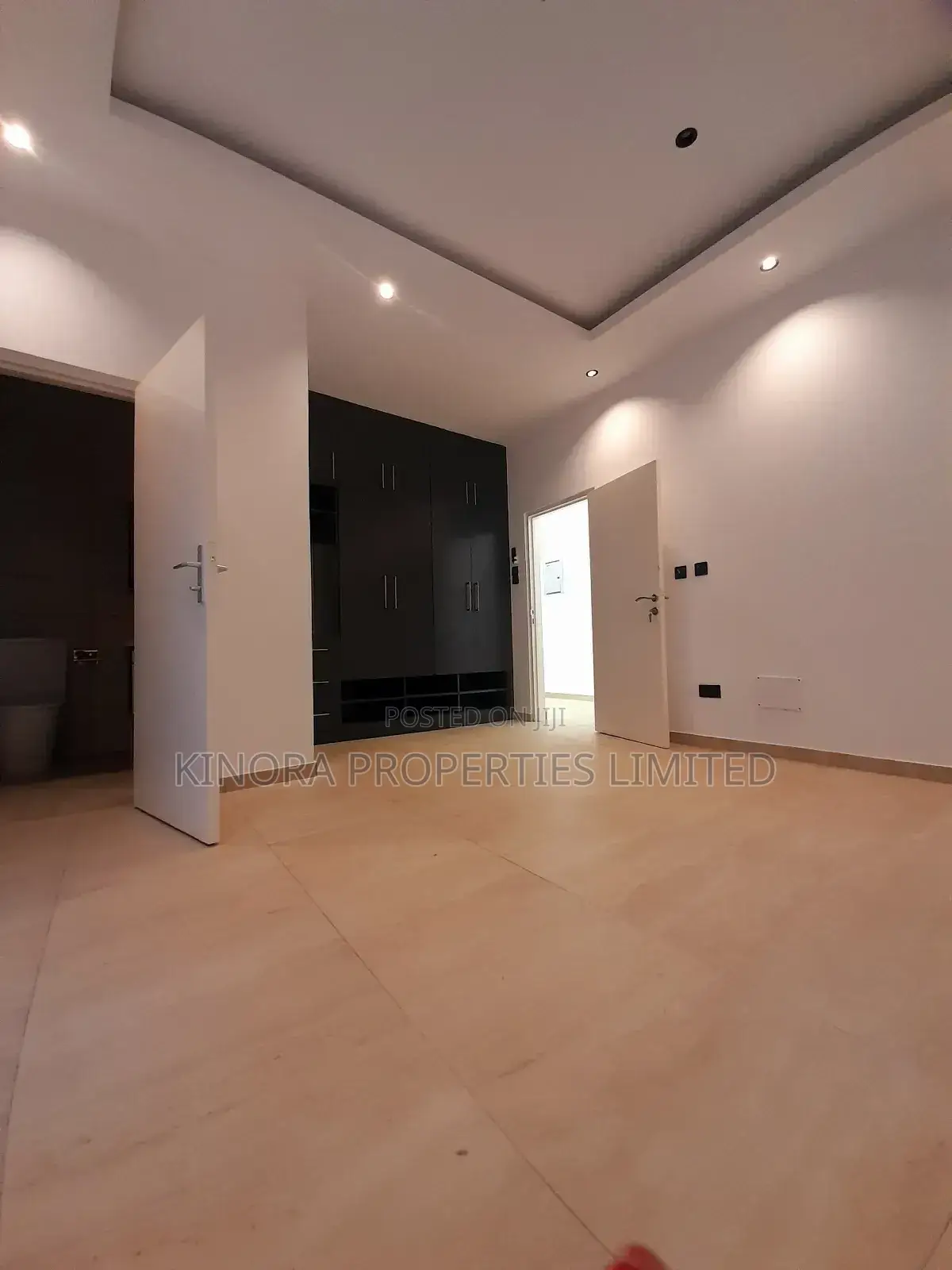 4bdrm Duplex in Westland for rent