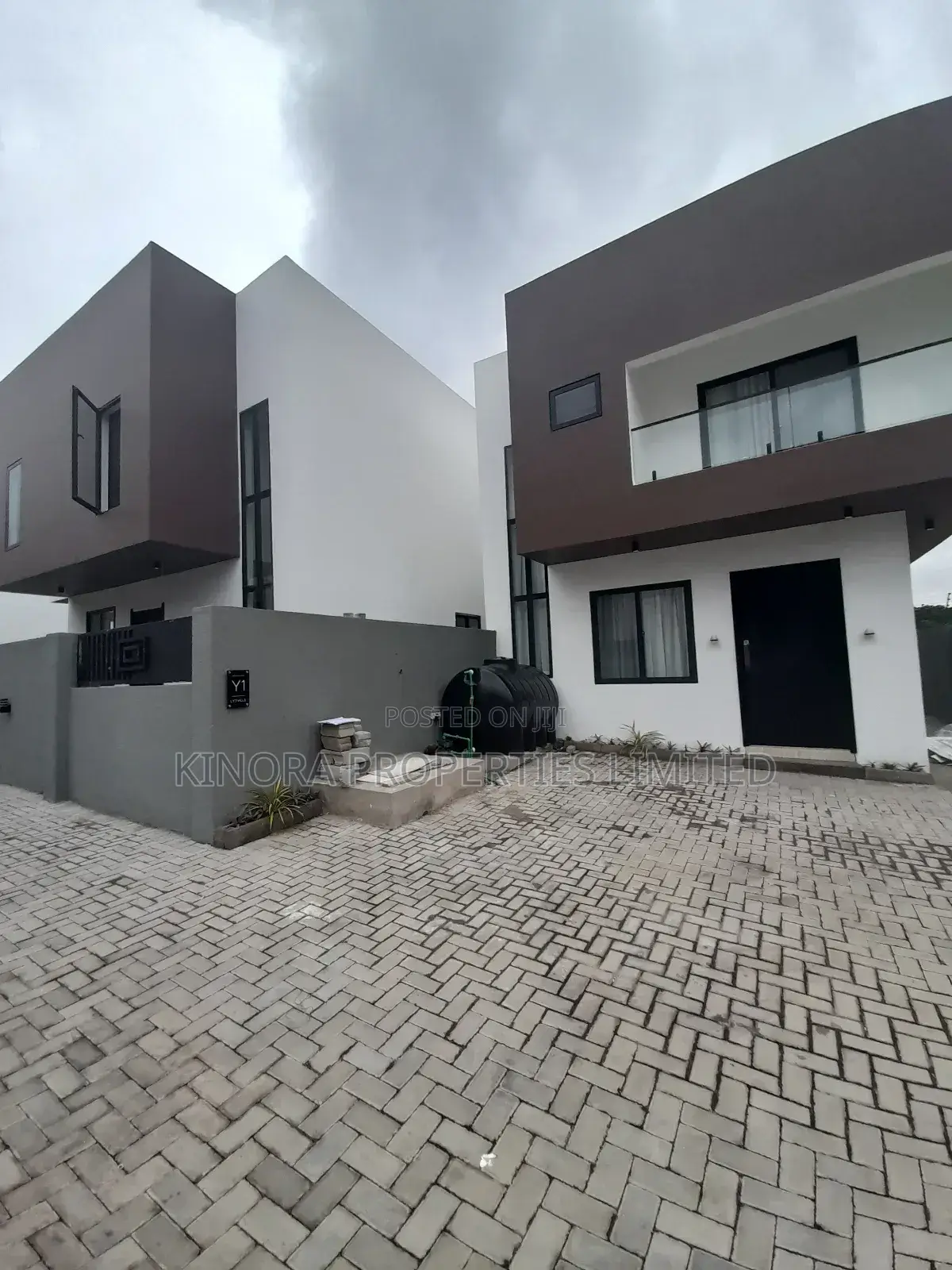 4bdrm Duplex in Westland for rent
