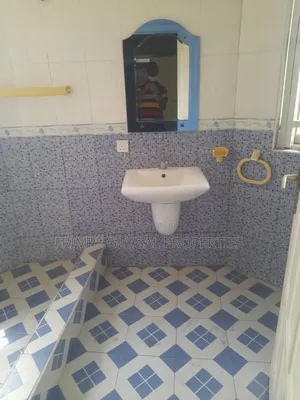 10bdrm House in West Hills Mall Area for sale