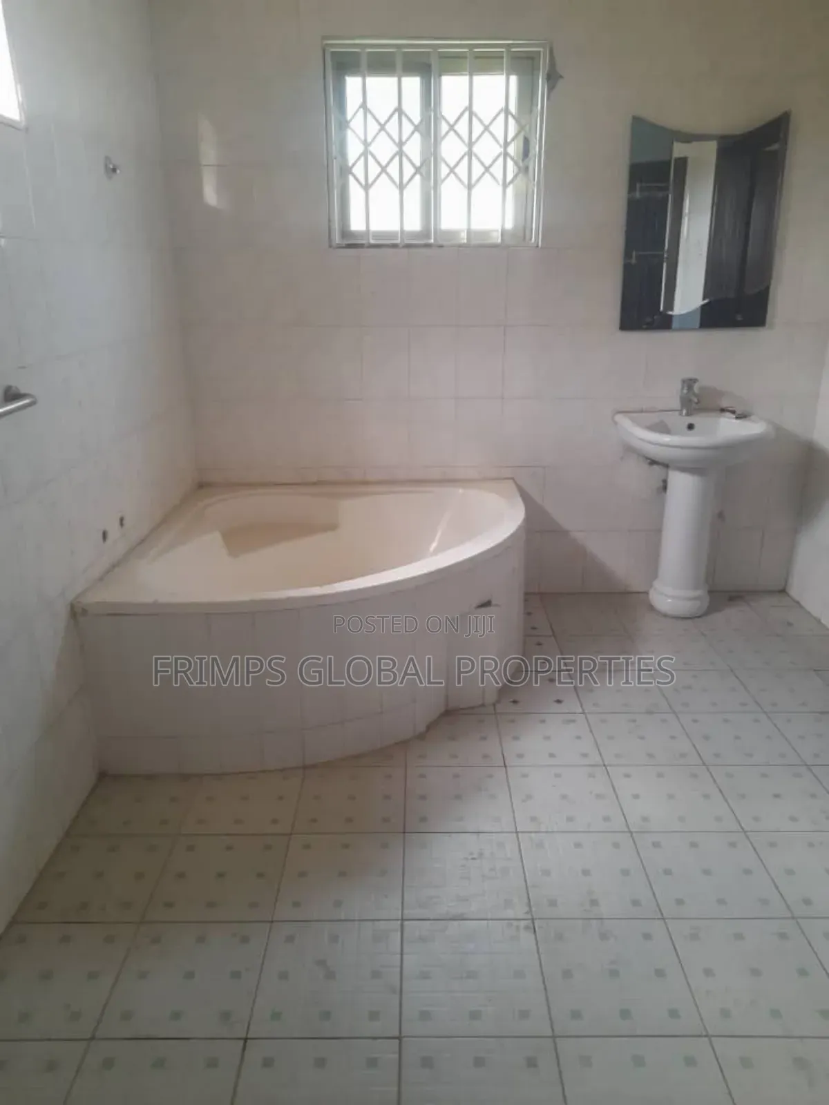 10bdrm House in West Hills Mall Area for sale