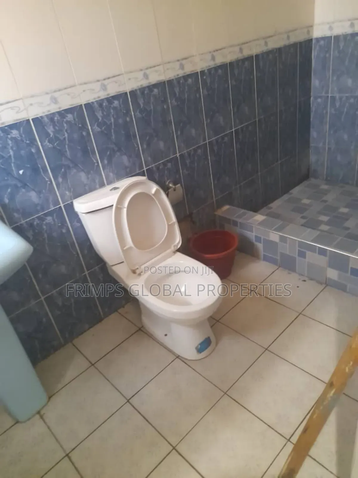 10bdrm House in West Hills Mall Area for sale