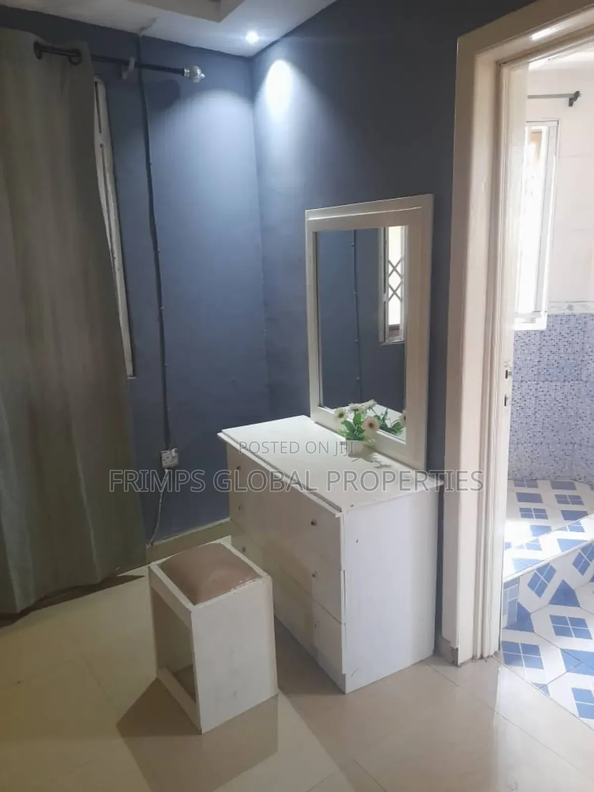 10bdrm House in West Hills Mall Area for sale