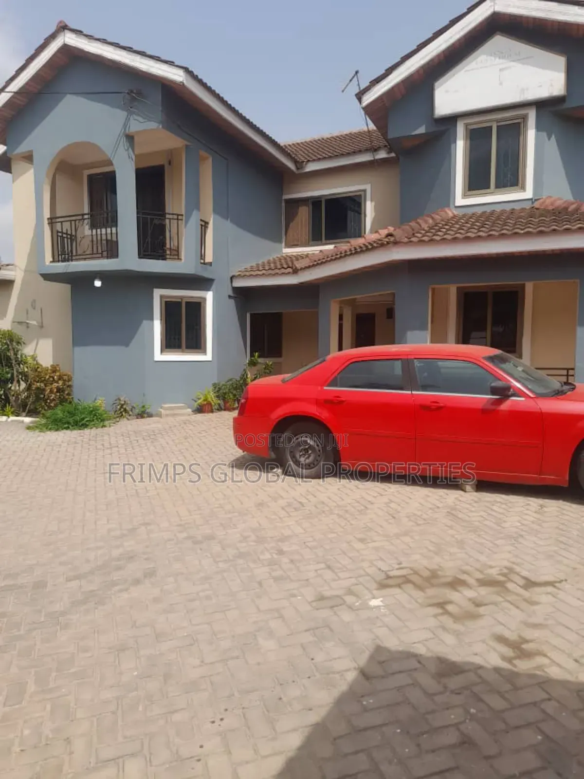 10bdrm House in West Hills Mall Area for sale