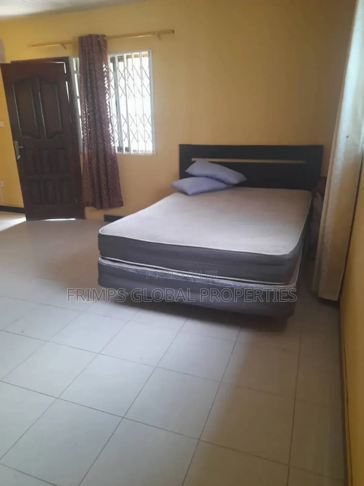 10bdrm House in West Hills Mall Area for sale