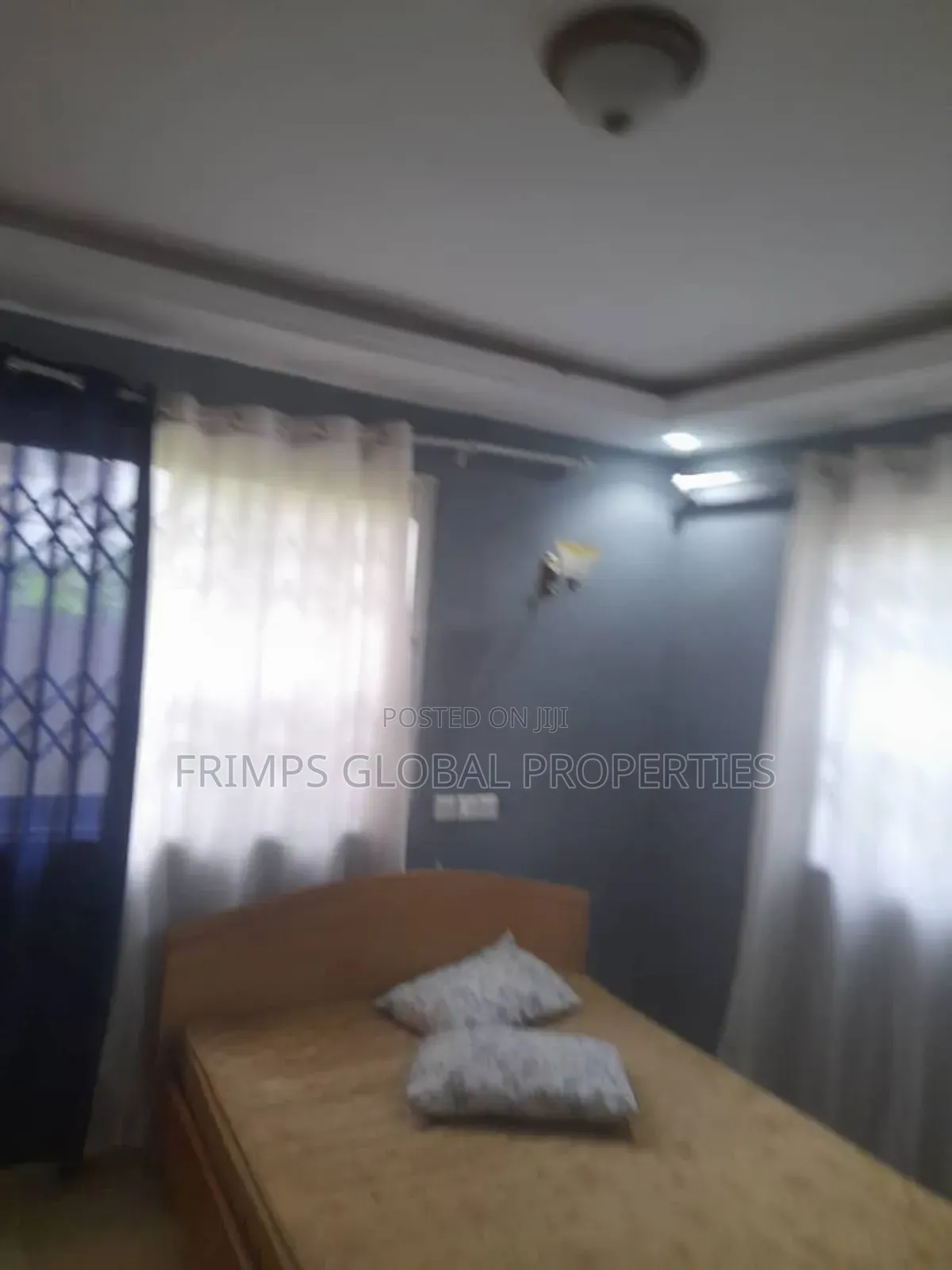 10bdrm House in West Hills Mall Area for sale