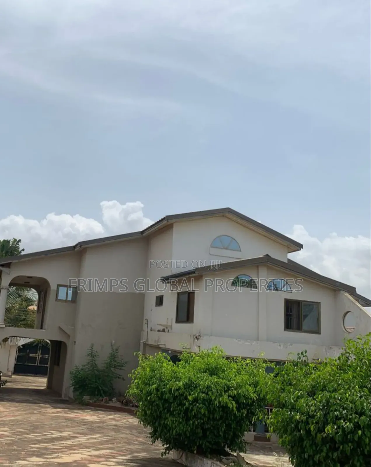 5bdrm House in West Hills Mall Area for sale